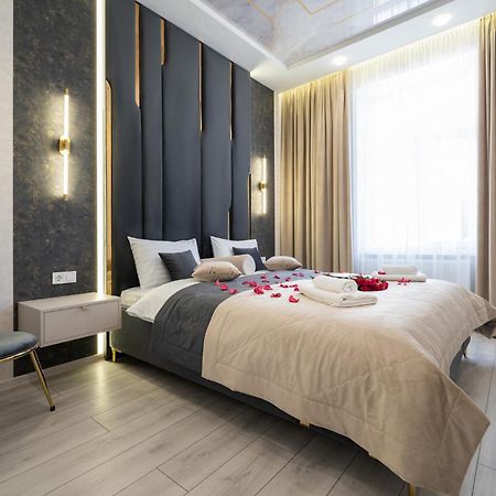 Rynok Square City Center Two Bedroom Apartment! Leopoli Esterno foto