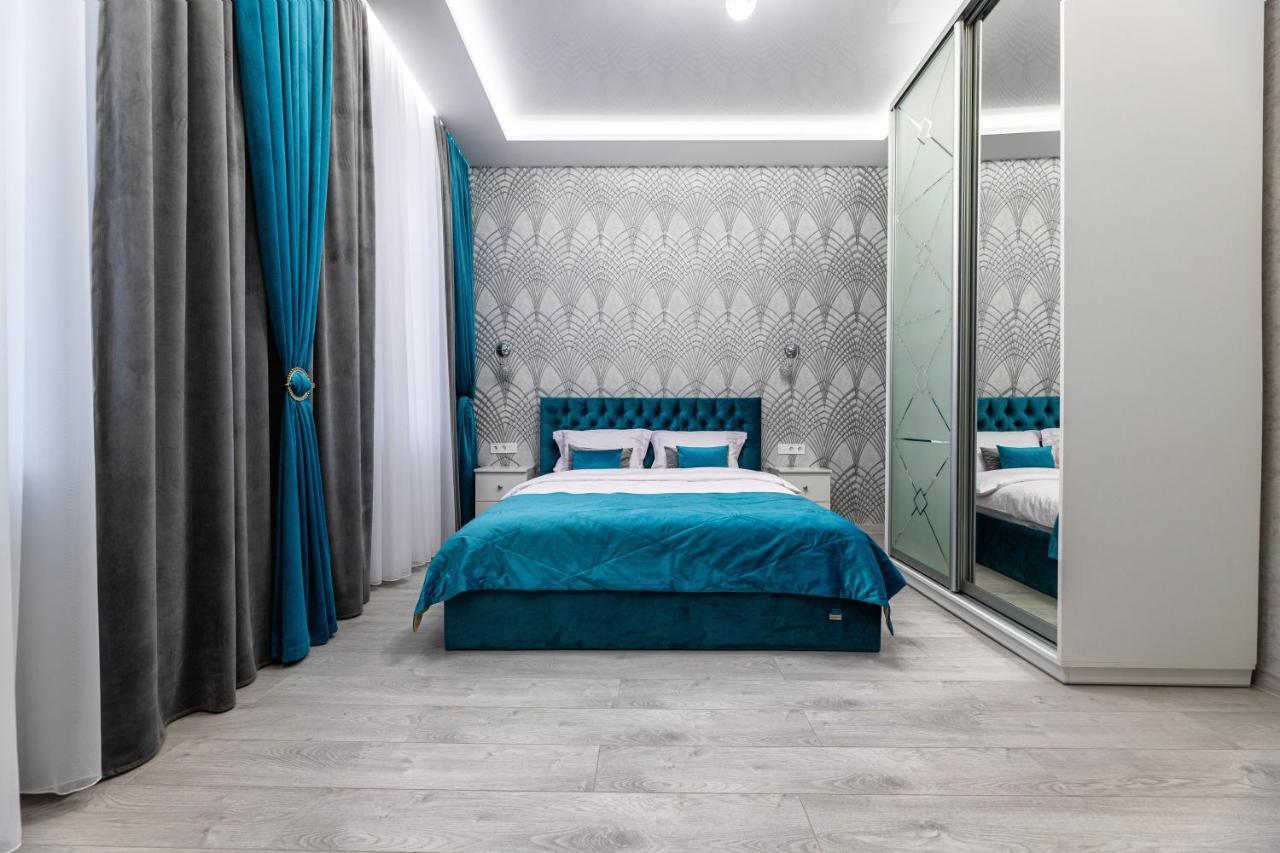 Rynok Square City Center Two Bedroom Apartment! Leopoli Esterno foto