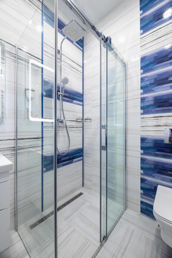 Rynok Square City Center Two Bedroom Apartment! Leopoli Esterno foto