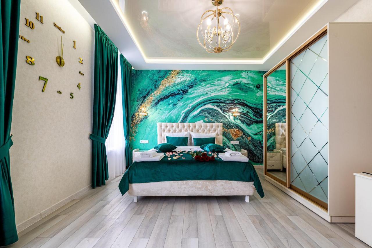 Rynok Square City Center Two Bedroom Apartment! Leopoli Esterno foto