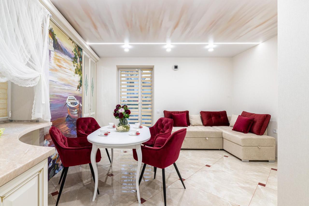 Rynok Square City Center Two Bedroom Apartment! Leopoli Esterno foto