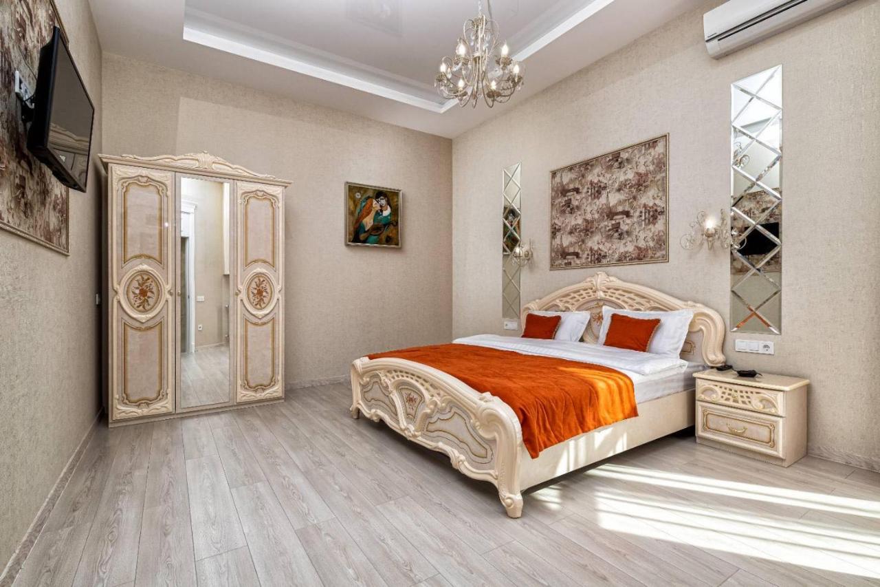Rynok Square City Center Two Bedroom Apartment! Leopoli Esterno foto