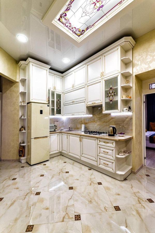 Rynok Square City Center Two Bedroom Apartment! Leopoli Esterno foto