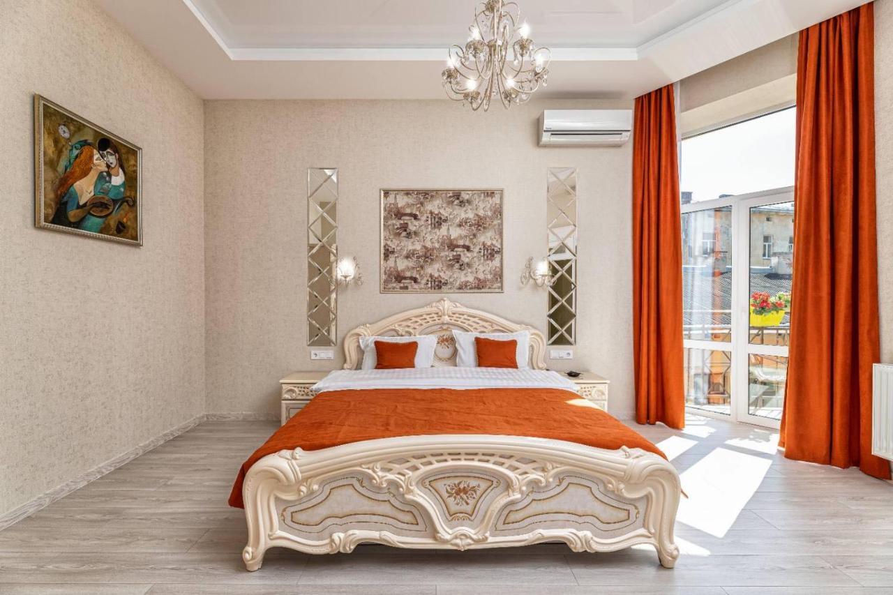 Rynok Square City Center Two Bedroom Apartment! Leopoli Esterno foto