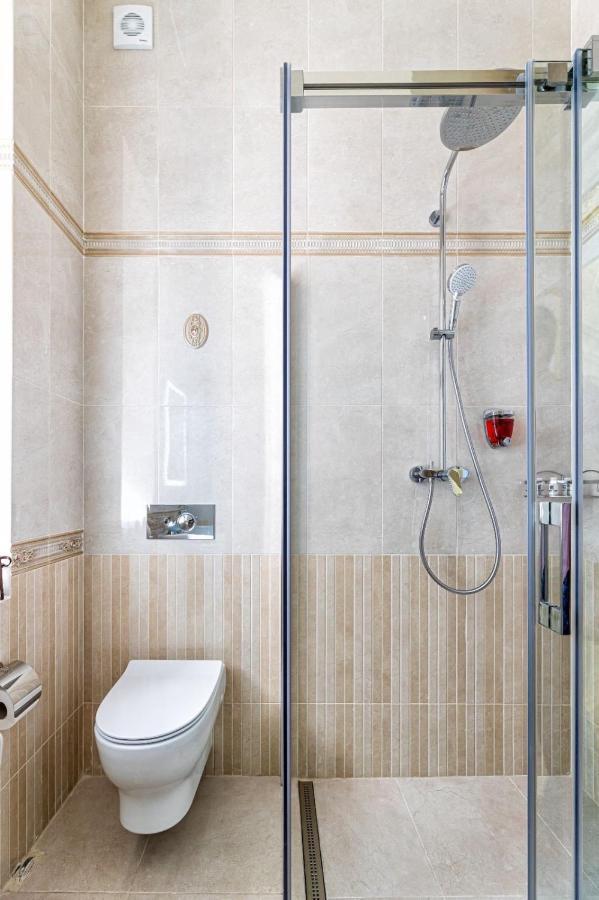 Rynok Square City Center Two Bedroom Apartment! Leopoli Esterno foto