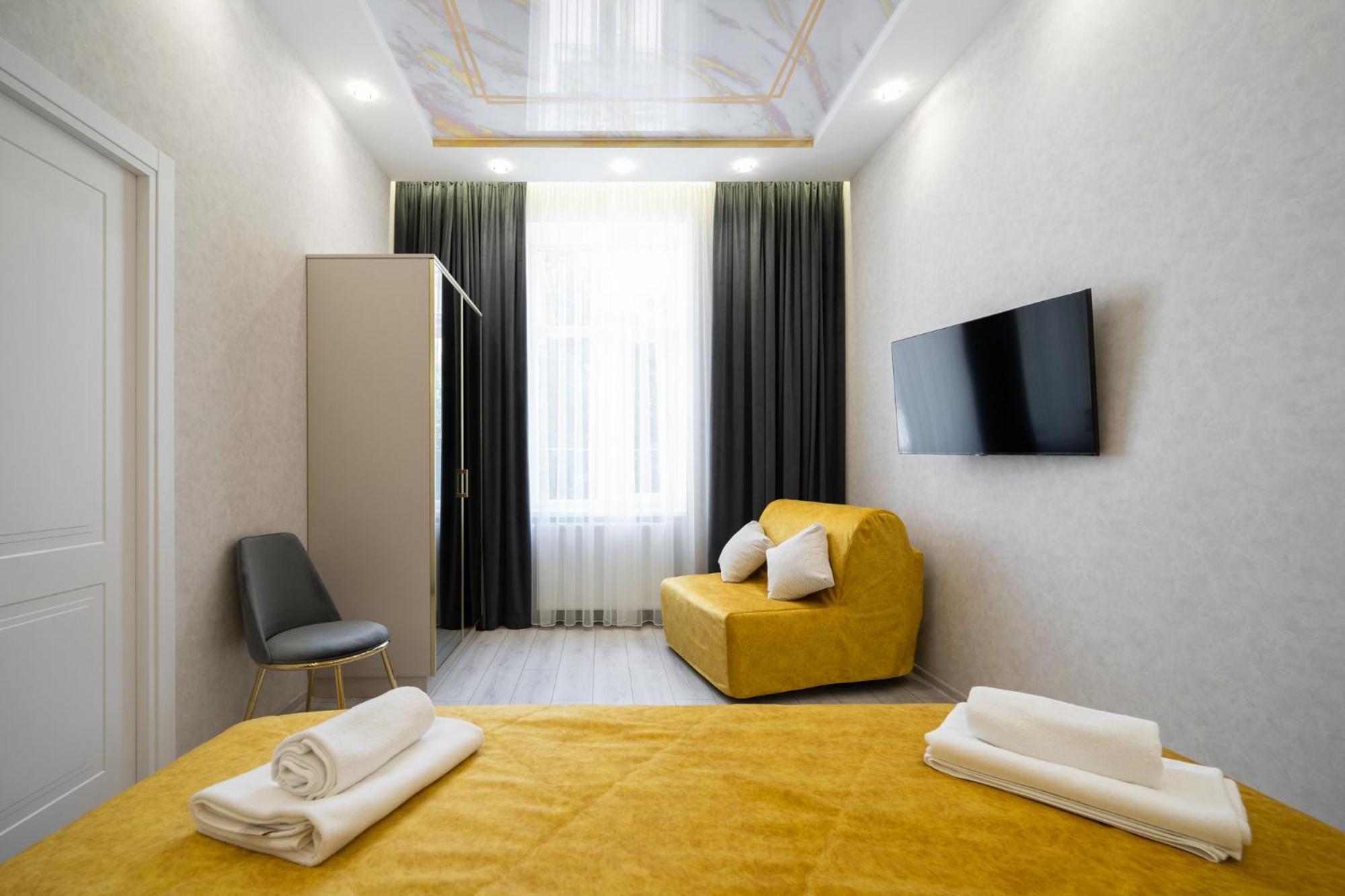 Rynok Square City Center Two Bedroom Apartment! Leopoli Esterno foto